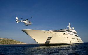 yacht et hélicoptère